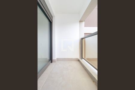 Apartamento à venda com 157m², 3 quartos e 2 vagas Apartamento à venda com 157m², 3 quartos e 2 vagasSuíte 1 - Varanda