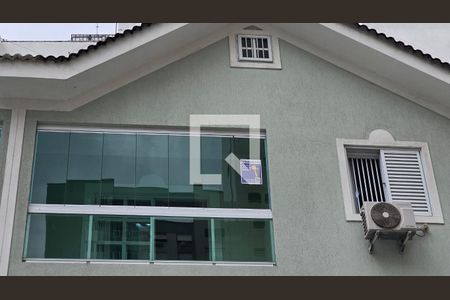 Casa para alugar com 150m², 4 quartos e 2 vagas Casa para alugar com 150m², 4 quartos e 2 vagasFachada