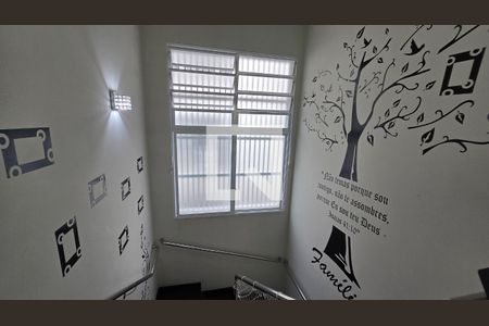 Casa para alugar com 150m², 4 quartos e 2 vagas Casa para alugar com 150m², 4 quartos e 2 vagasEscada