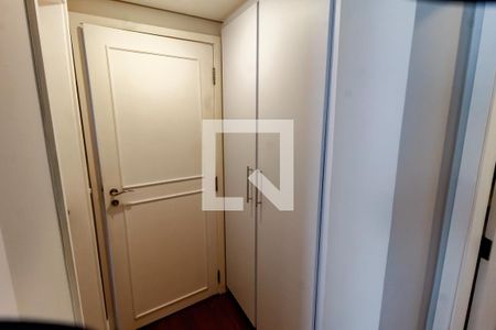 Apartamento à venda com 147m², 3 quartos e 3 vagas Apartamento à venda com 147m², 3 quartos e 3 vagasArmário - corredor