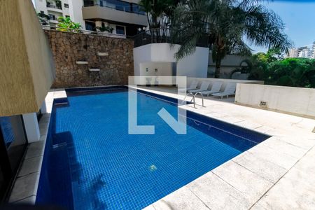 Apartamento à venda com 147m², 3 quartos e 3 vagas Apartamento à venda com 147m², 3 quartos e 3 vagasÁrea comum - Piscina