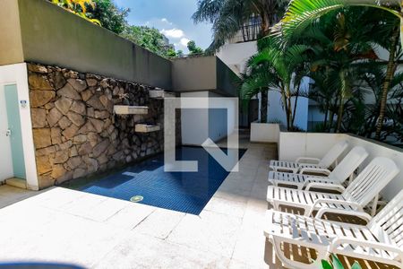 Apartamento à venda com 147m², 3 quartos e 3 vagas Apartamento à venda com 147m², 3 quartos e 3 vagasÁrea comum - Piscina