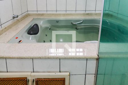 Casa à venda com 282m², 4 quartos e 2 vagasBanheiro Quarto 2 - Suite 1