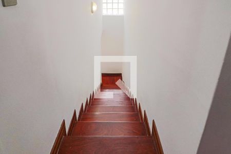 Casa à venda com 282m², 4 quartos e 2 vagasEscadas