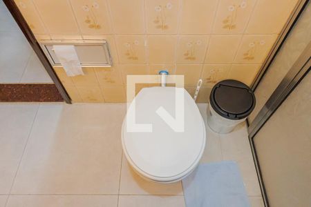 Casa à venda com 450m², 3 quartos e 6 vagasBanheiro da Suíte 2