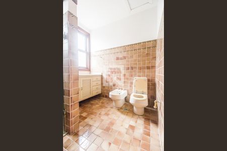 Casa de condomínio à venda com 445m², 3 quartos e 4 vagasBanheiro 2