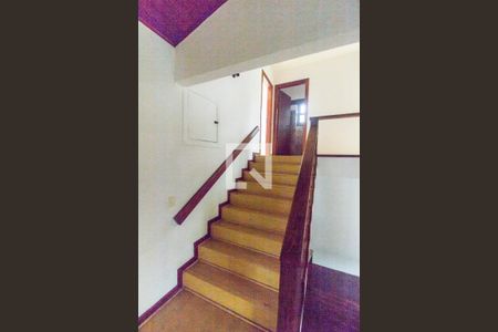 Casa de condomínio à venda com 445m², 3 quartos e 4 vagasEscada