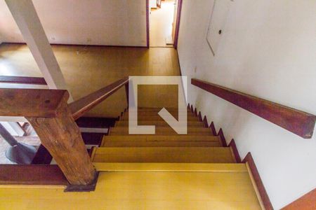 Casa de condomínio à venda com 445m², 3 quartos e 4 vagasEscada