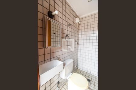 Casa de condomínio à venda com 445m², 3 quartos e 4 vagasBanheiro de serviço