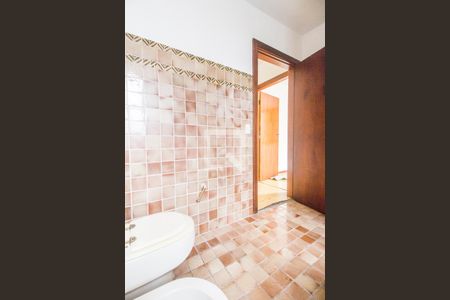 Casa de condomínio à venda com 445m², 3 quartos e 4 vagasBanheiro 2