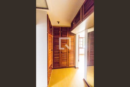 Casa de condomínio à venda com 445m², 3 quartos e 4 vagasCloset da suíte