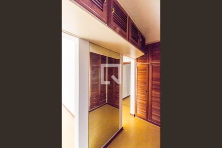 Casa de condomínio à venda com 445m², 3 quartos e 4 vagasCloset da suíte