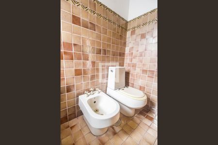 Casa de condomínio à venda com 445m², 3 quartos e 4 vagasBanheiro 2