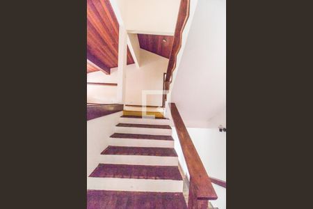 Casa de condomínio à venda com 445m², 3 quartos e 4 vagasEscada