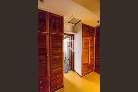 Casa de condomínio à venda com 445m², 3 quartos e 4 vagasCloset da suíte