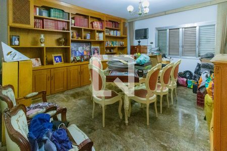 Casa à venda com 500m², 4 quartos e 3 vagas Casa à venda com 500m², 4 quartos e 3 vagasBiblioteca