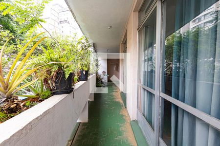 Apartamento à venda com 240m², 4 quartos e 1 vaga Apartamento à venda com 240m², 4 quartos e 1 vagaVaranda