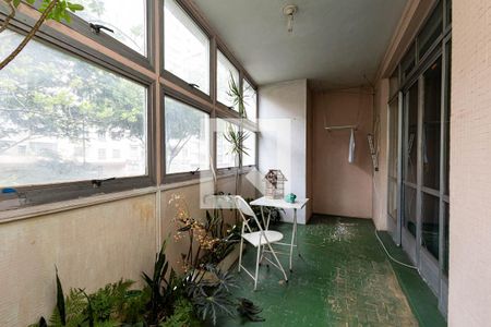 Apartamento à venda com 240m², 4 quartos e 1 vaga Apartamento à venda com 240m², 4 quartos e 1 vagaVaranda