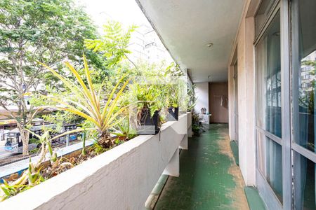 Apartamento à venda com 240m², 4 quartos e 1 vaga Apartamento à venda com 240m², 4 quartos e 1 vagaVaranda