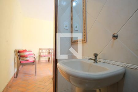 Casa à venda com 290m², 5 quartos e 4 vagasBanheiro de serviço