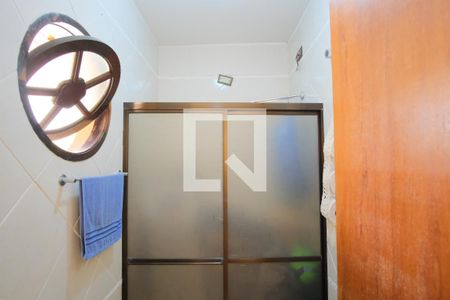 Casa à venda com 290m², 5 quartos e 4 vagasBanheiro de serviço