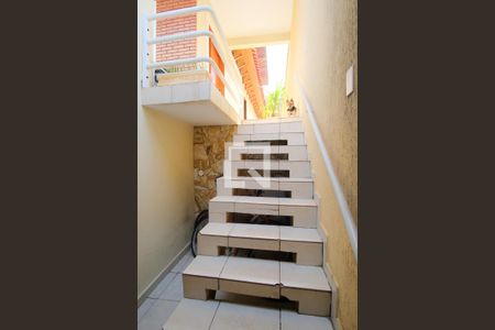 Casa à venda com 290m², 5 quartos e 4 vagasEscada da entrada