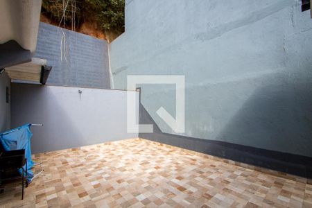 Casa à venda com 94m², 2 quartos e 2 vagasQuintal