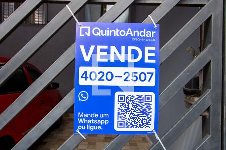 Casa à venda com 94m², 2 quartos e 2 vagasPlaquinha instalada na fachada