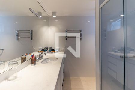 Apartamento à venda com 257m², 3 quartos e 2 vagas Apartamento à venda com 257m², 3 quartos e 2 vagasBanheiro 2 da Suíte