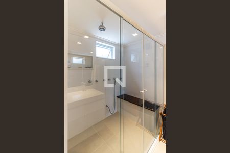 Apartamento à venda com 257m², 3 quartos e 2 vagas Apartamento à venda com 257m², 3 quartos e 2 vagasBanheiro 2 da Suíte