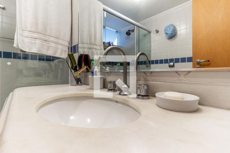 Apartamento à venda com 257m², 3 quartos e 2 vagas Apartamento à venda com 257m², 3 quartos e 2 vagasBanheiro 1 da Suíte