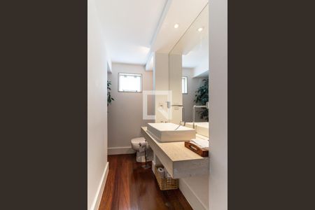 Apartamento à venda com 257m², 3 quartos e 2 vagas Apartamento à venda com 257m², 3 quartos e 2 vagasLavabo