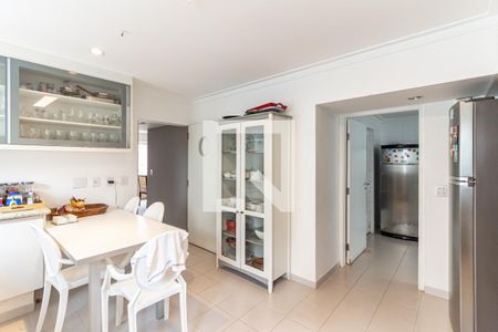 Apartamento à venda com 257m², 3 quartos e 2 vagas Apartamento à venda com 257m², 3 quartos e 2 vagasCozinha