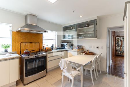 Apartamento à venda com 257m², 3 quartos e 2 vagas Apartamento à venda com 257m², 3 quartos e 2 vagasCozinha