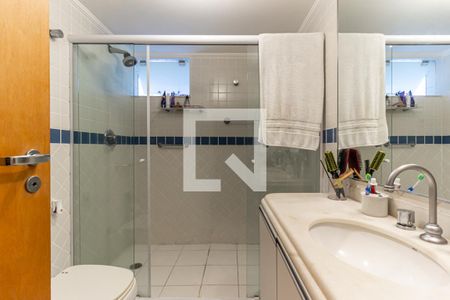 Apartamento à venda com 257m², 3 quartos e 2 vagas Apartamento à venda com 257m², 3 quartos e 2 vagasBanheiro 1 da Suíte