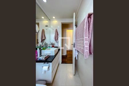 Apartamento à venda com 81m², 3 quartos e 2 vagasBanheiro da Suíte