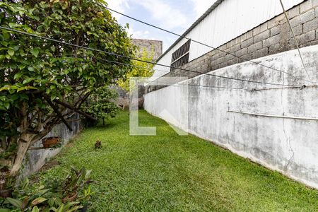 Casa à venda com 168m², 3 quartos e 2 vagas Casa à venda com 168m², 3 quartos e 2 vagasQuintal/Jardim