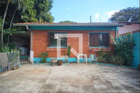 Casa à venda com 160m², 4 quartos e 2 vagas Casa à venda com 160m², 4 quartos e 2 vagasFachada