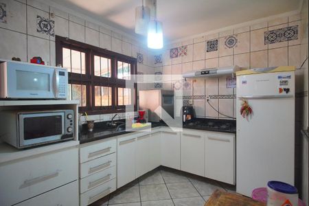 Casa à venda com 160m², 4 quartos e 2 vagas Casa à venda com 160m², 4 quartos e 2 vagasCozinha