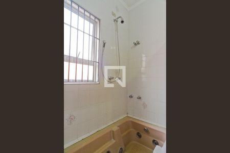 Casa à venda com 397m², 3 quartos e 6 vagasSuíte americana - banheiro