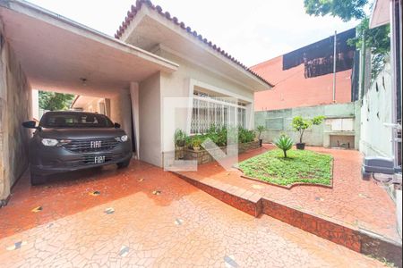 Casa à venda com 250m², 2 quartos e 5 vagas Casa à venda com 250m², 2 quartos e 5 vagasQuintal e garagem