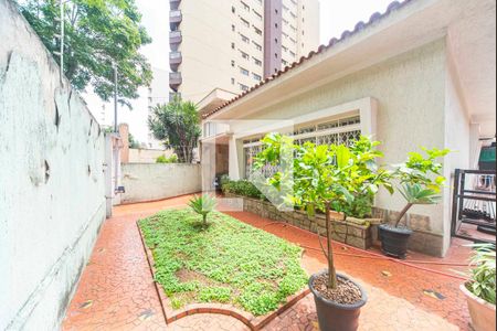 Casa à venda com 250m², 2 quartos e 5 vagas Casa à venda com 250m², 2 quartos e 5 vagasQuintal e garagem