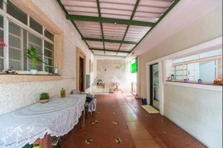 Casa à venda com 250m², 2 quartos e 5 vagas Casa à venda com 250m², 2 quartos e 5 vagasQuintal