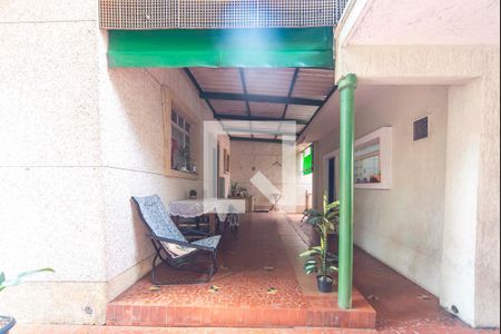 Casa à venda com 250m², 2 quartos e 5 vagas Casa à venda com 250m², 2 quartos e 5 vagasQuintal e garagem