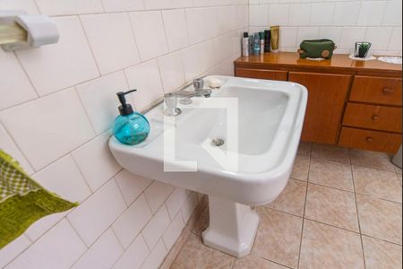 Casa à venda com 250m², 2 quartos e 5 vagas Casa à venda com 250m², 2 quartos e 5 vagasBanheiro Social