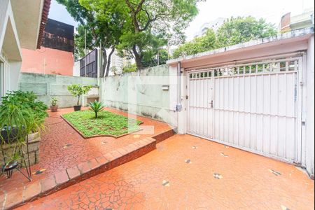 Casa à venda com 250m², 2 quartos e 5 vagas Casa à venda com 250m², 2 quartos e 5 vagasQuintal e garagem