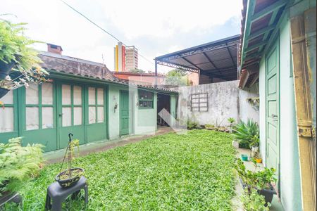 Casa à venda com 250m², 2 quartos e 5 vagas Casa à venda com 250m², 2 quartos e 5 vagasJardim Fundos