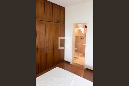 Casa de condomínio à venda com 394m², 4 quartos e 5 vagasSUITE TÉRREO