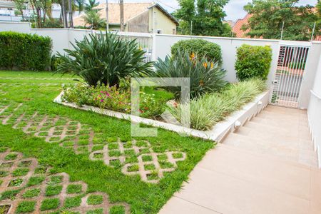 Casa de condomínio à venda com 394m², 4 quartos e 5 vagasÁREA EXTERNA FRENTE