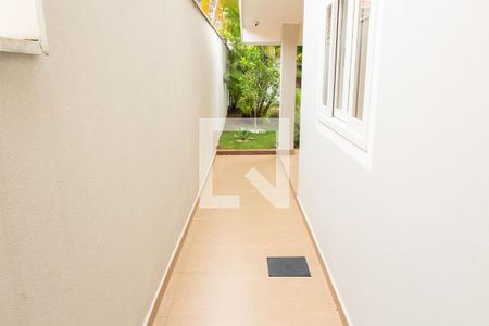 Casa de condomínio à venda com 394m², 4 quartos e 5 vagasCORREDOR LATERAL